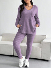 Conjunto Feminino de Blusa com Decote em V e Calça plus size Emilie.