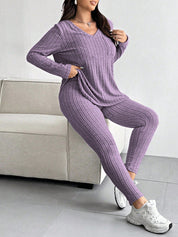 Conjunto Feminino de Blusa com Decote em V e Calça plus size Emilie.