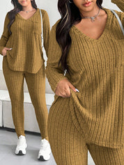 Conjunto Feminino de Blusa com Decote em V e Calça plus size Emilie.
