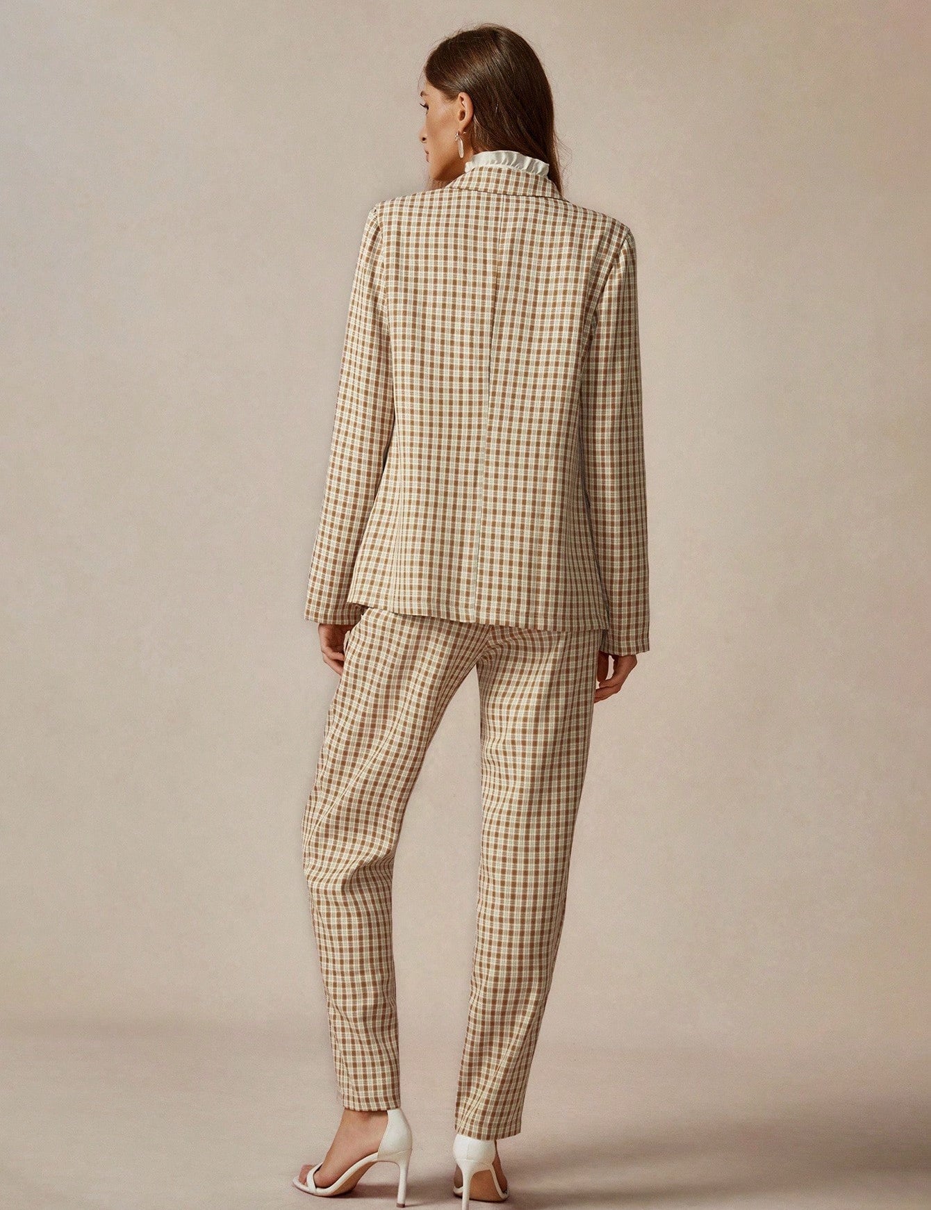 Conjunto_feminino_de_terno_Alessa_4.jpg
