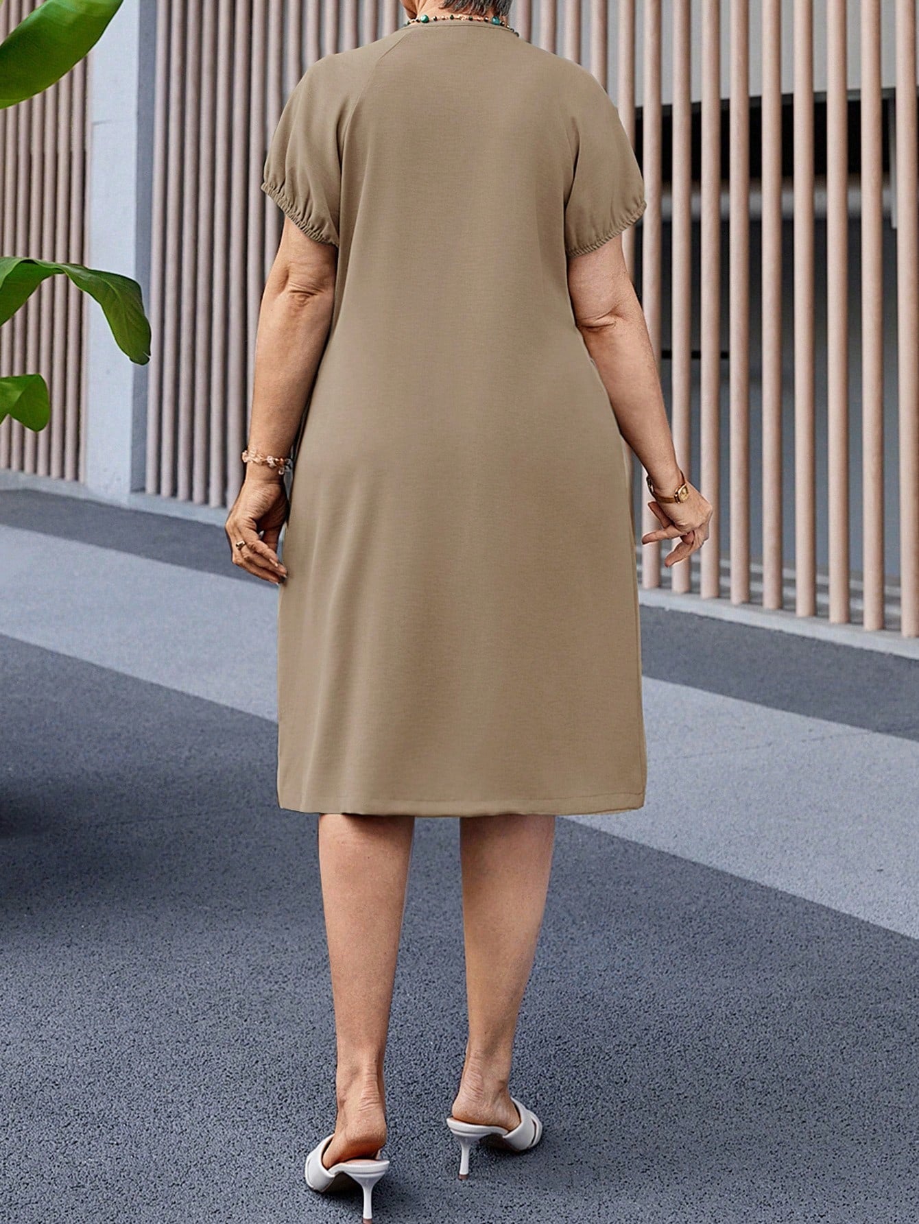 Vestido Feminino pregueado plus size Isadora