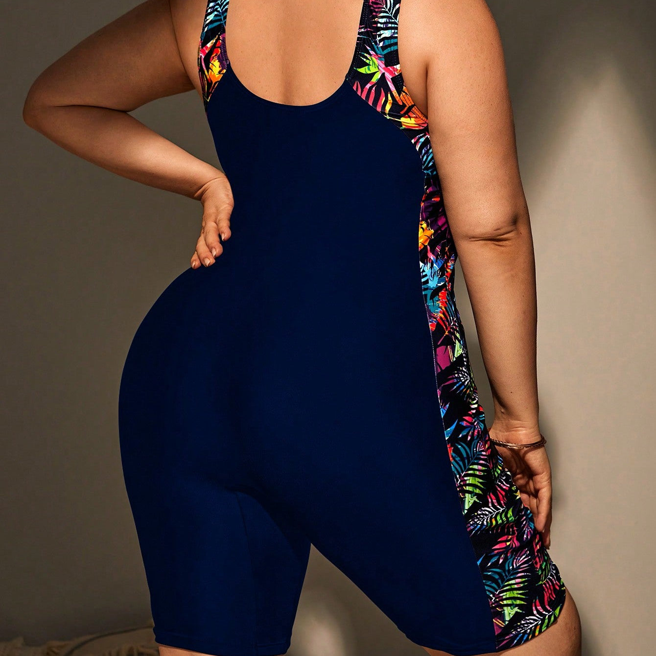 Maiô Feminino Decote U Nathaly. Plus Size.
