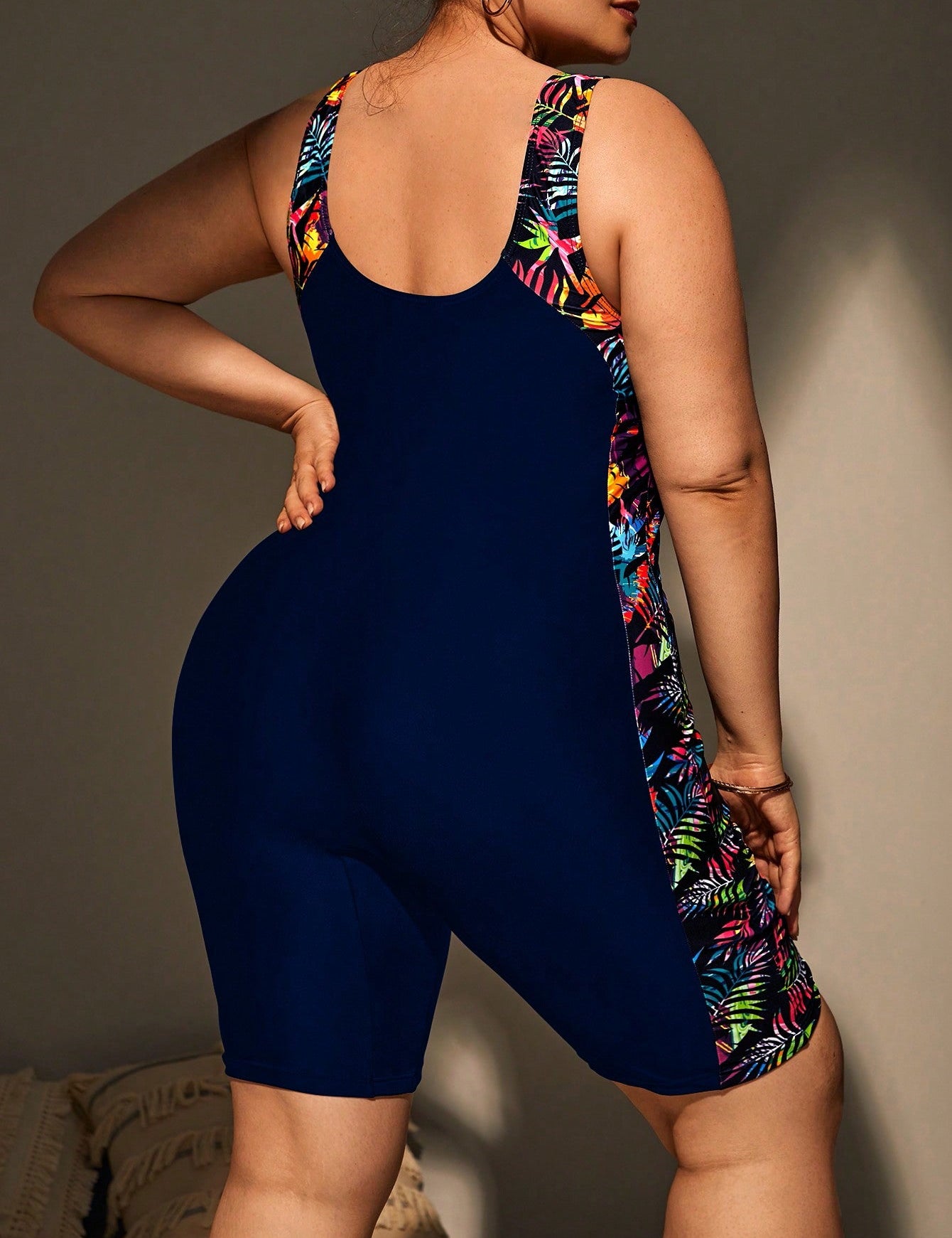 Maiô Feminino Decote U Nathaly. Plus Size.