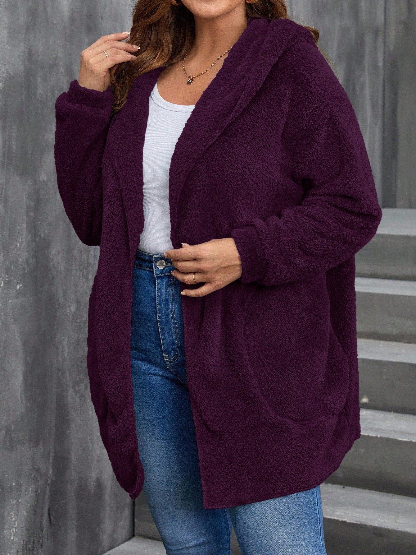 Jaqueta Feminina Reversível com Capuz  Plus Size Paola.