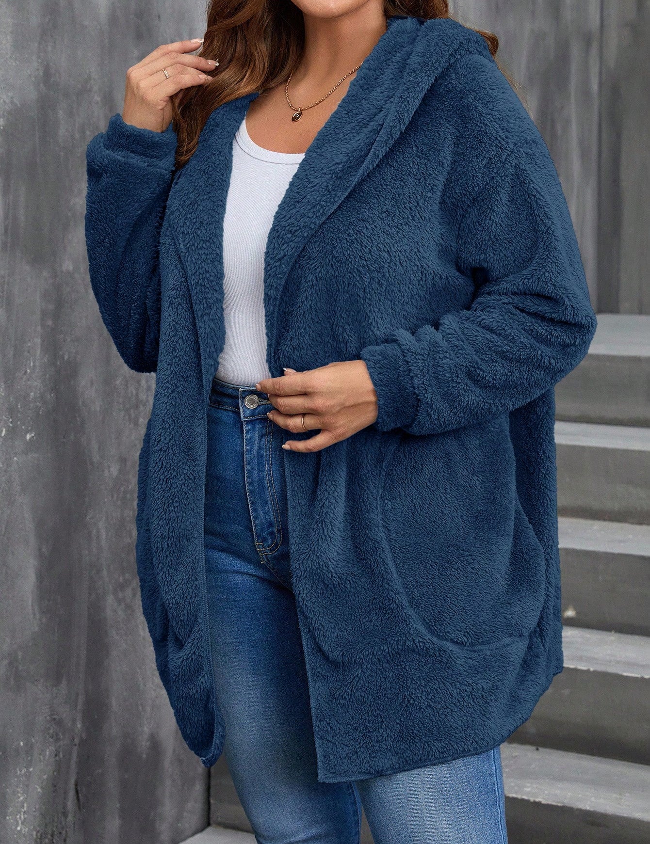 Jaqueta Feminina Reversível com Capuz  Plus Size Paola.