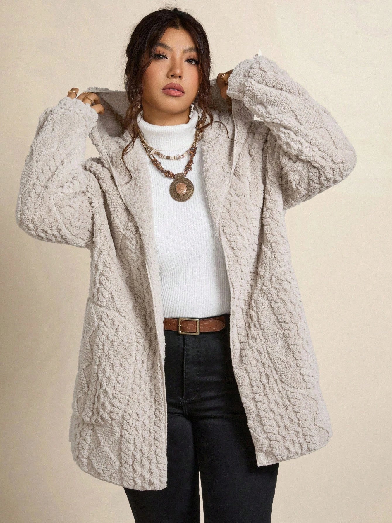 Jaqueta Feminina Reversível com Capuz  Plus Size Paola.