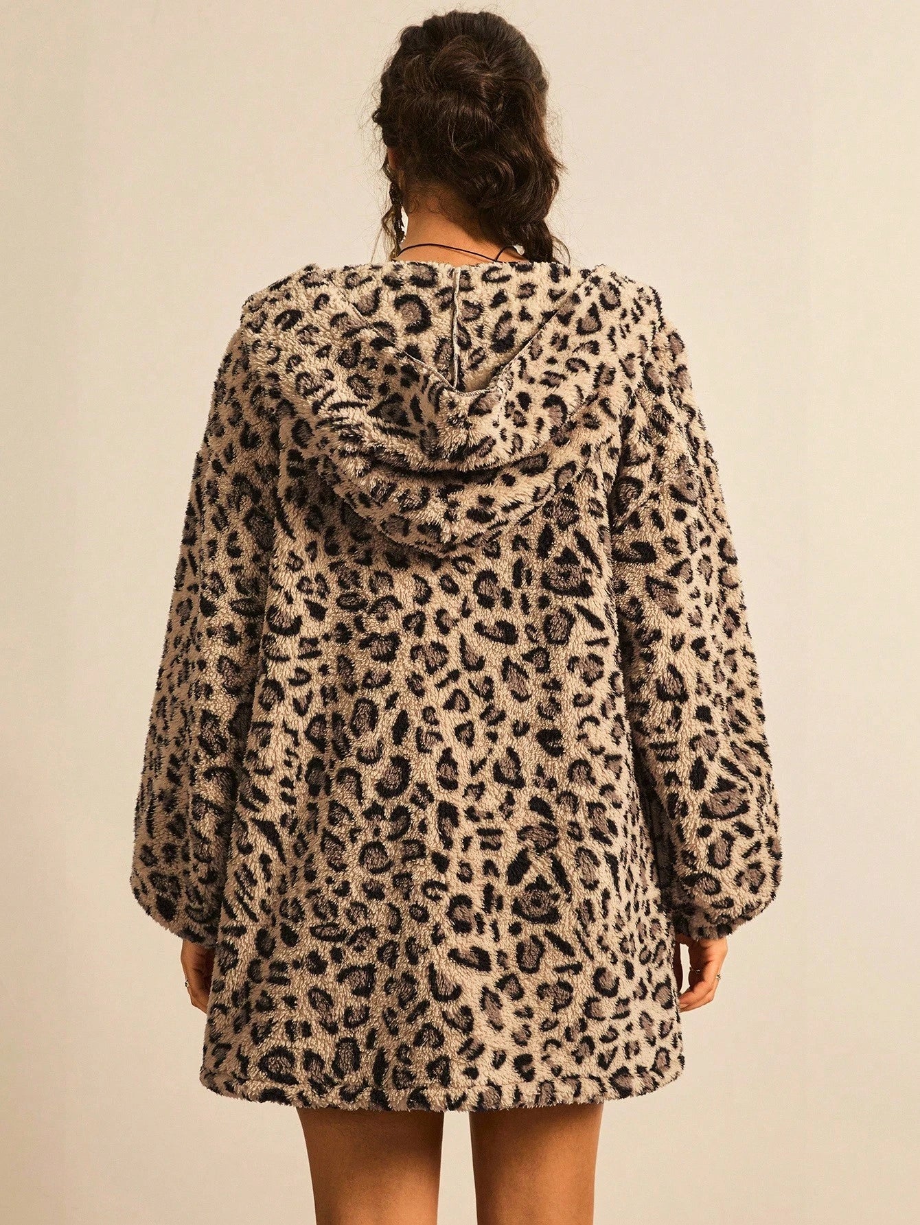 Jaqueta Feminina Reversível com Capuz  Plus Size Paola.