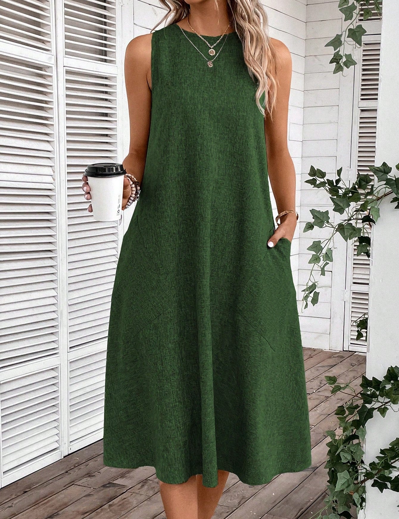 Vestido Feminino Sem Manga Emily.