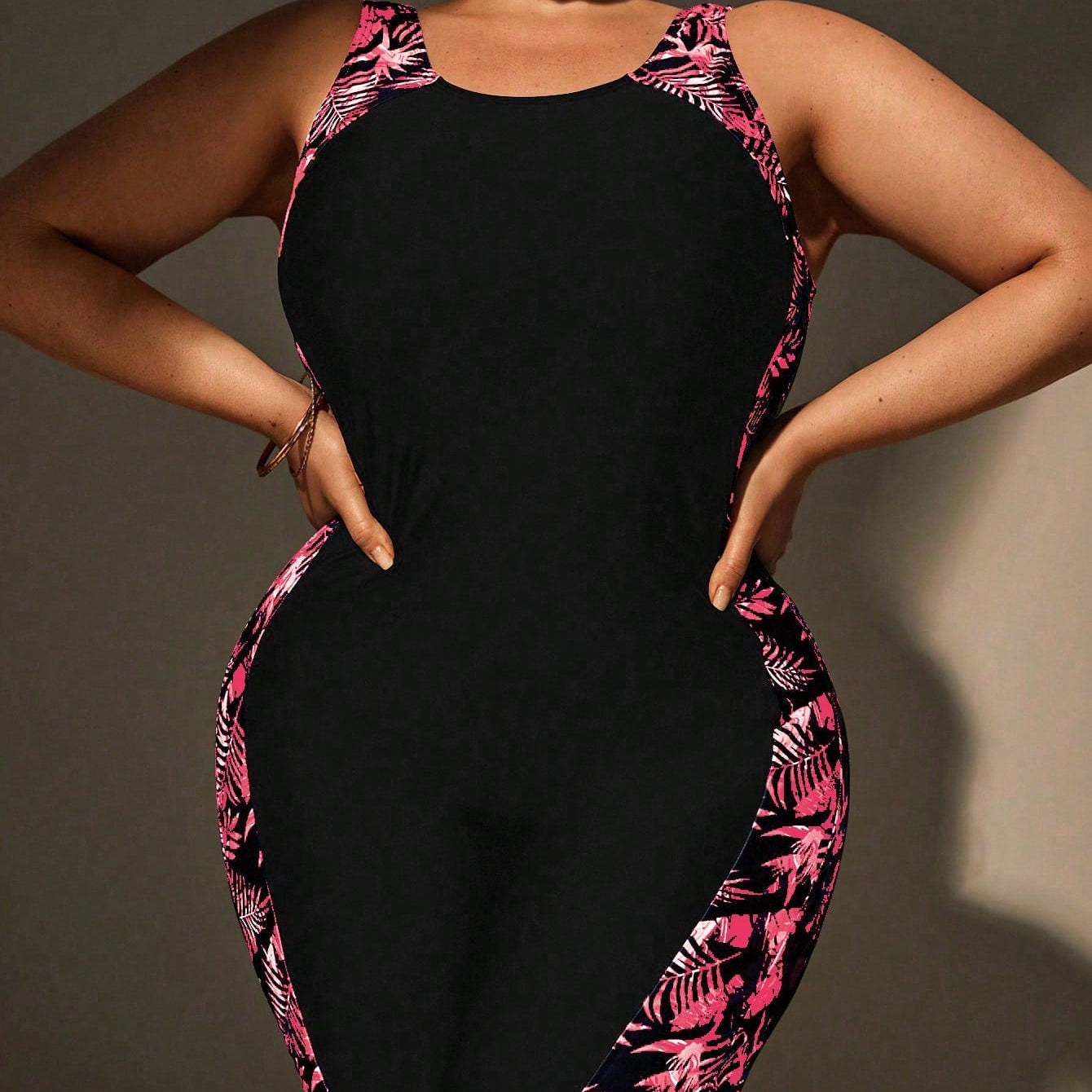 Maio_Feminino_tipo_macacao_plus_size_Nathaly_9.jpg