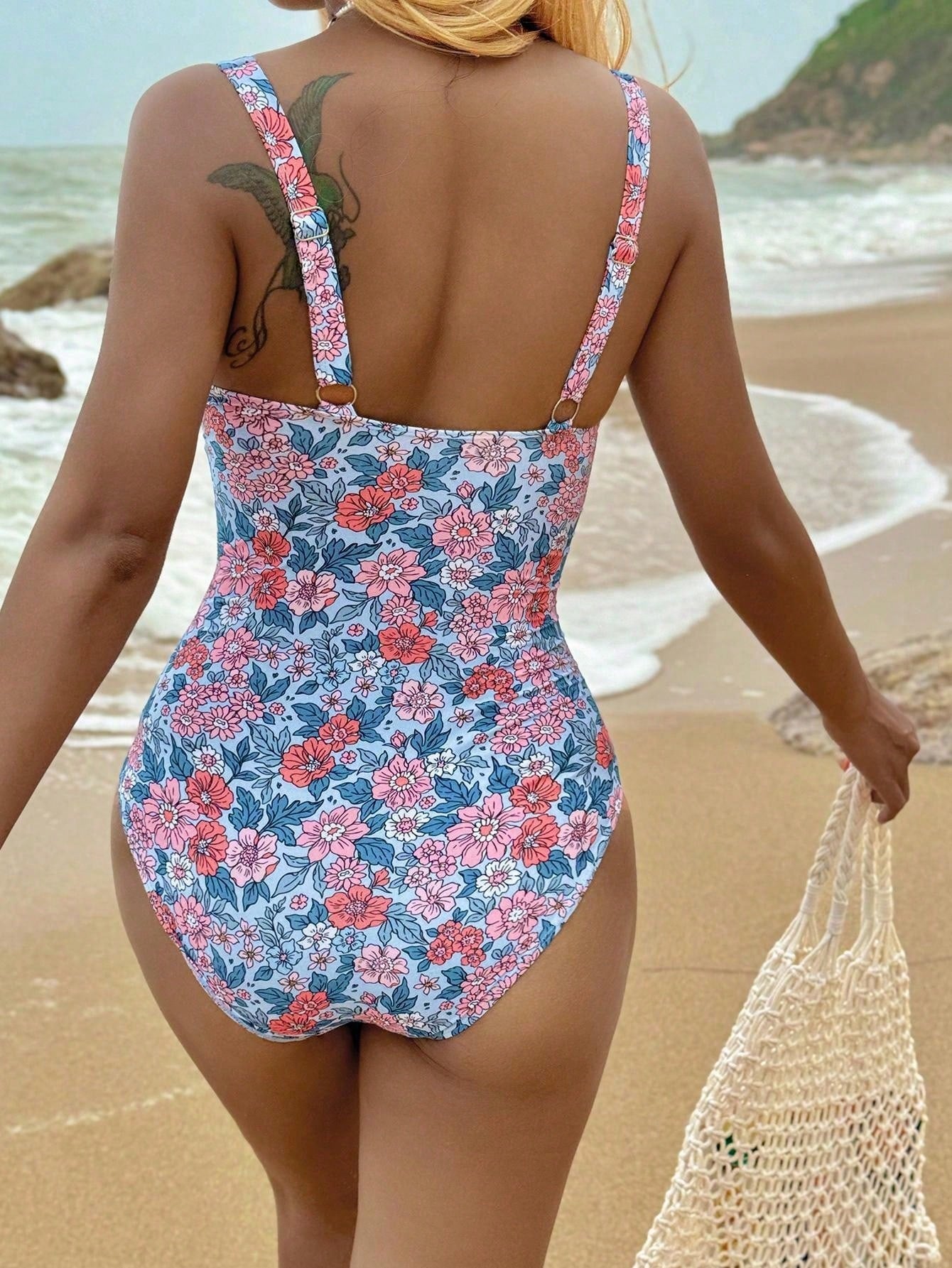 Maiô feminino com estampa floral e detalhe enrugado Nelly