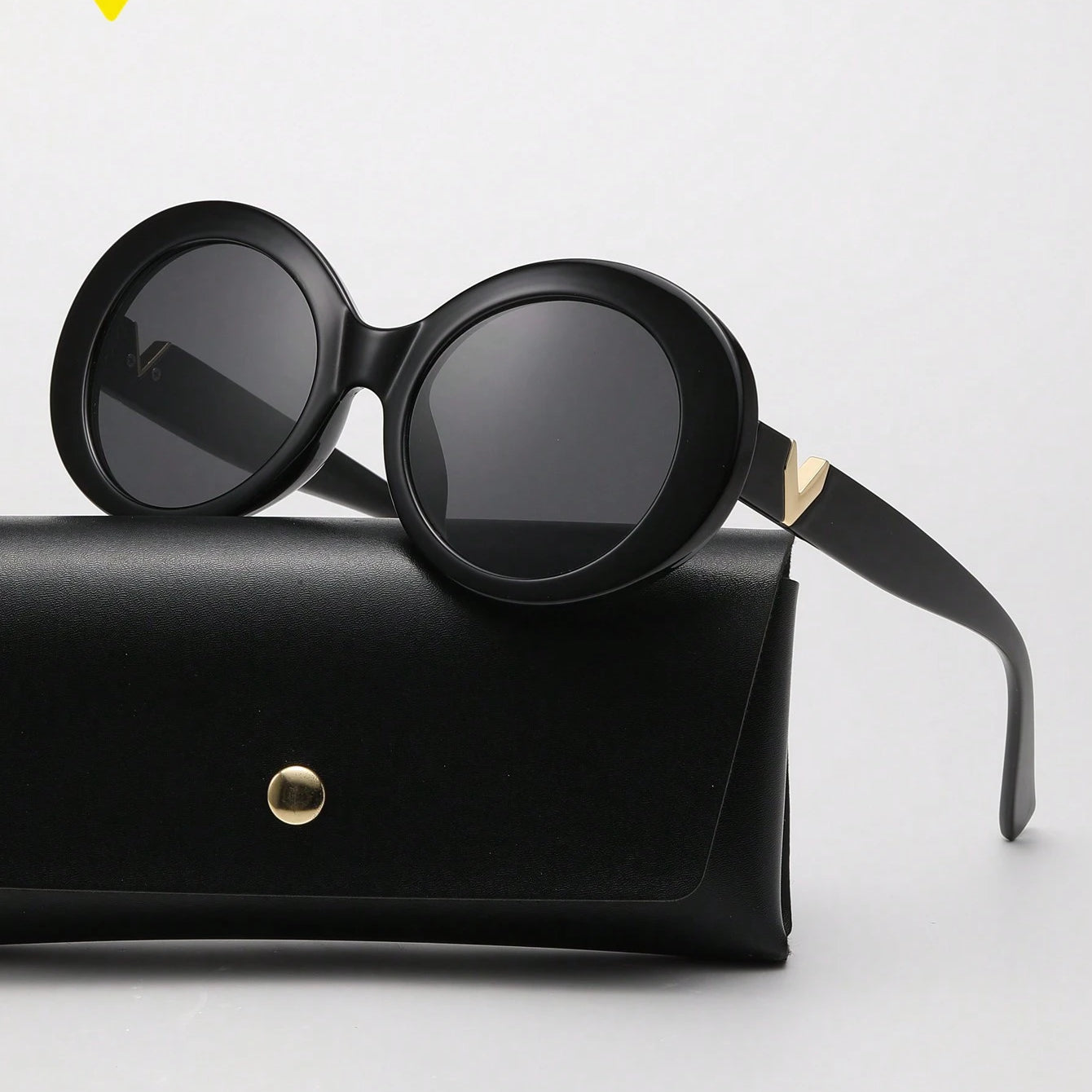 Óculos Feminino de Armação Grossa Retrô Casual - Leone