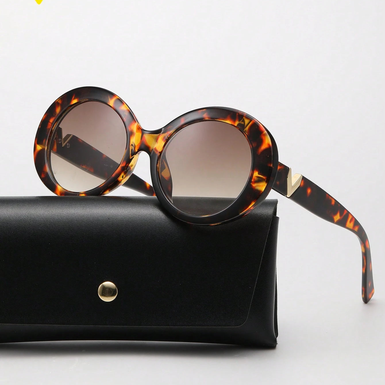 Óculos Feminino de Armação Grossa Retrô Casual - Leone