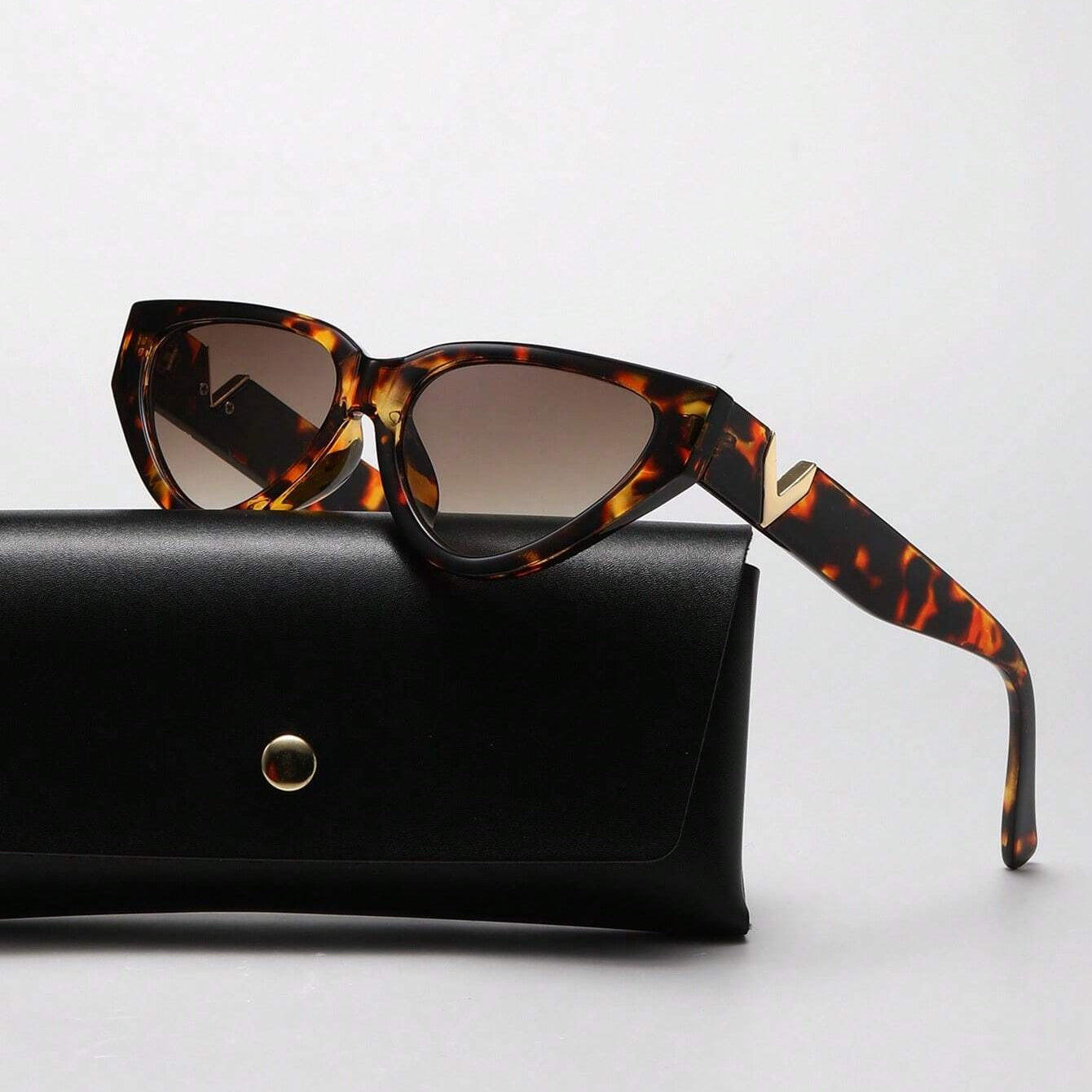 Óculos Feminino de Armação Grossa Retrô Casual - Leone