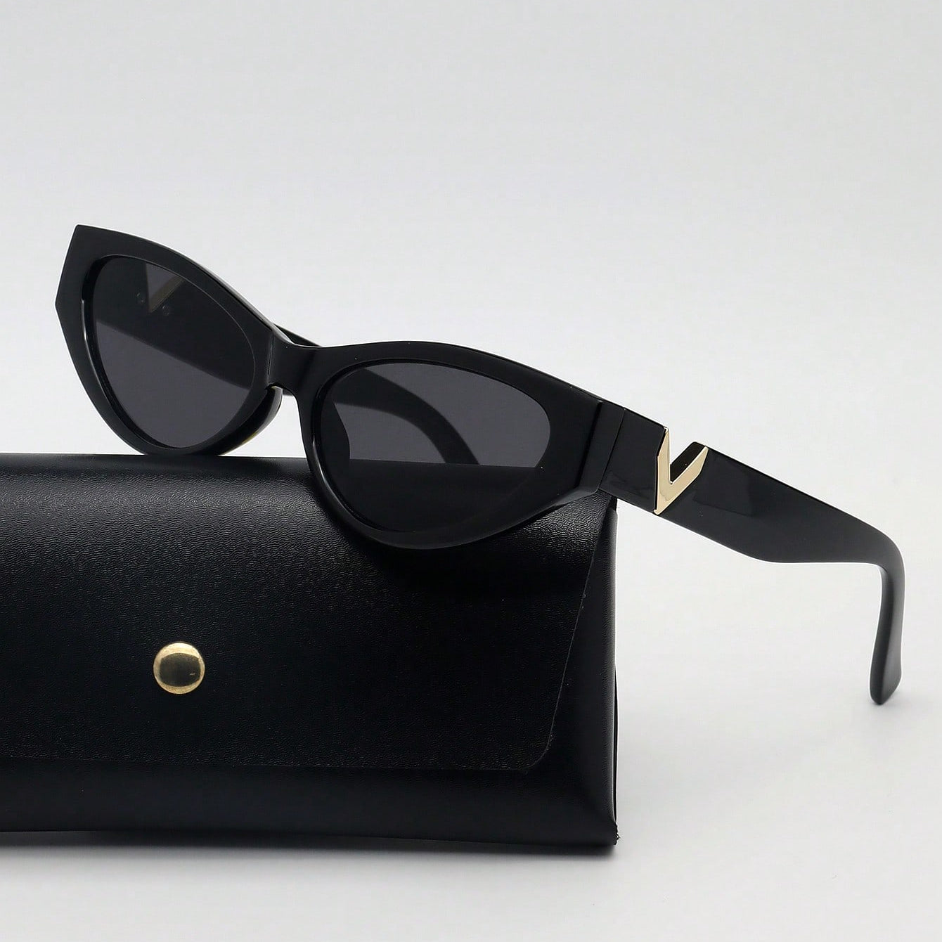 OculosFemininodeArmacaoGrossaRetroCasual-Leone_33.jpg