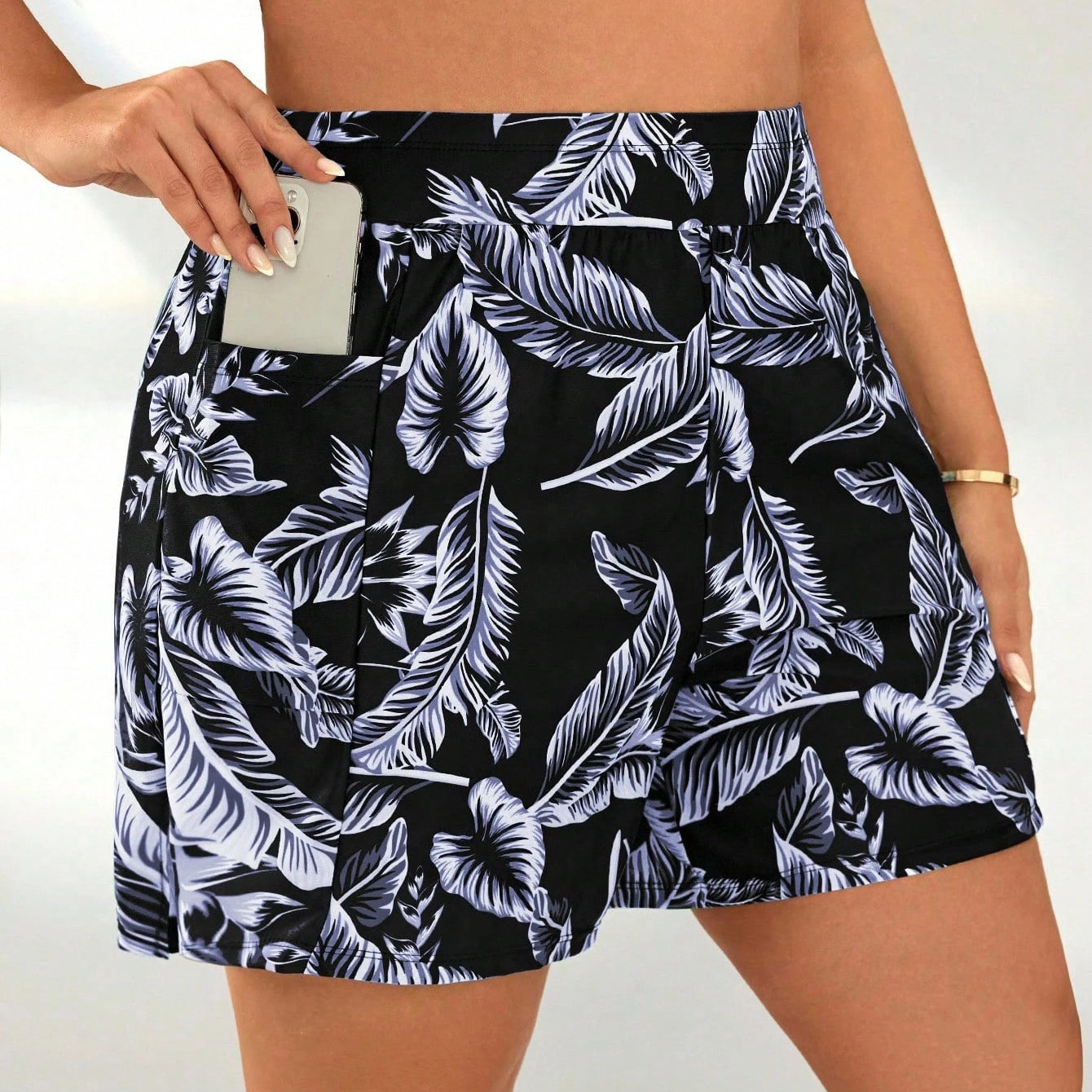 Short Feminino  de Praia com bolso Lateral. Plus Size