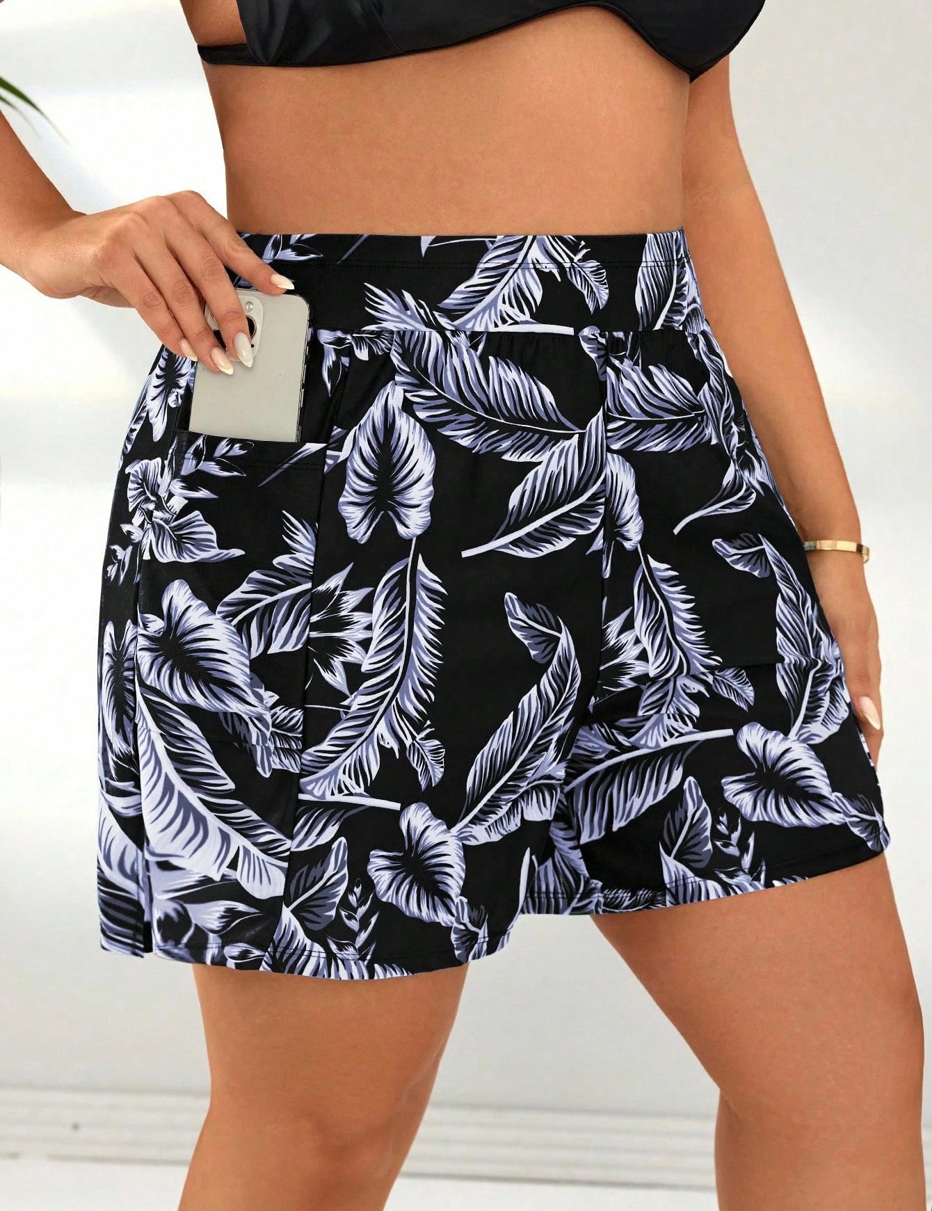 Short Feminino  de Praia com bolso Lateral. Plus Size