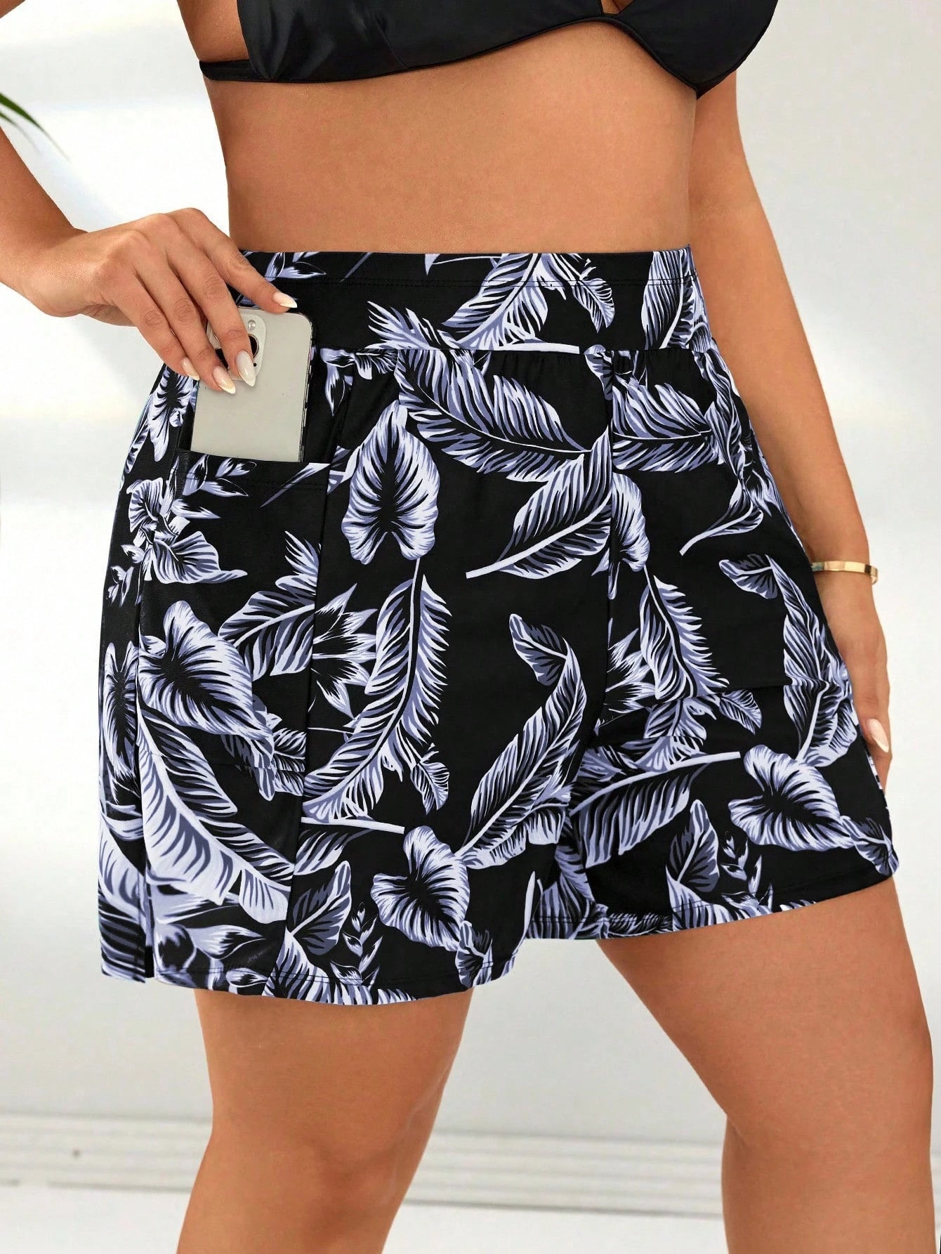 Short Feminino  de Praia com bolso Lateral. Plus Size