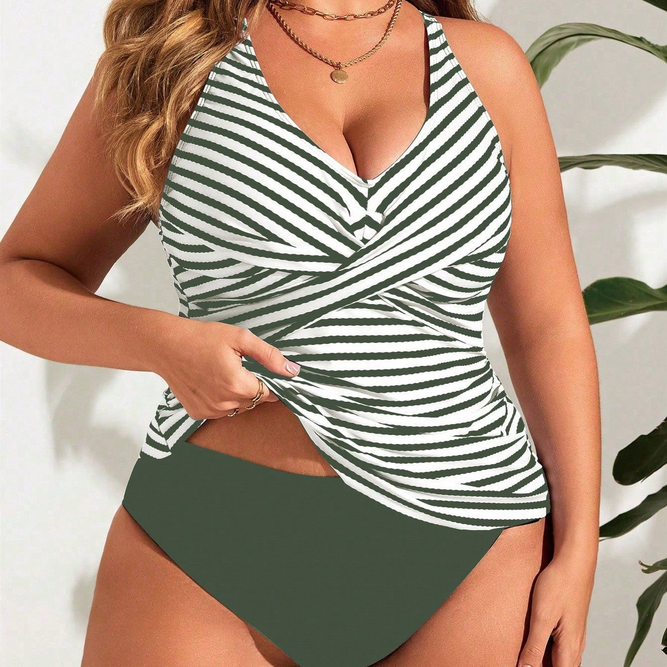 Tankini feminino listrado cintura alta Jady. Plus Size