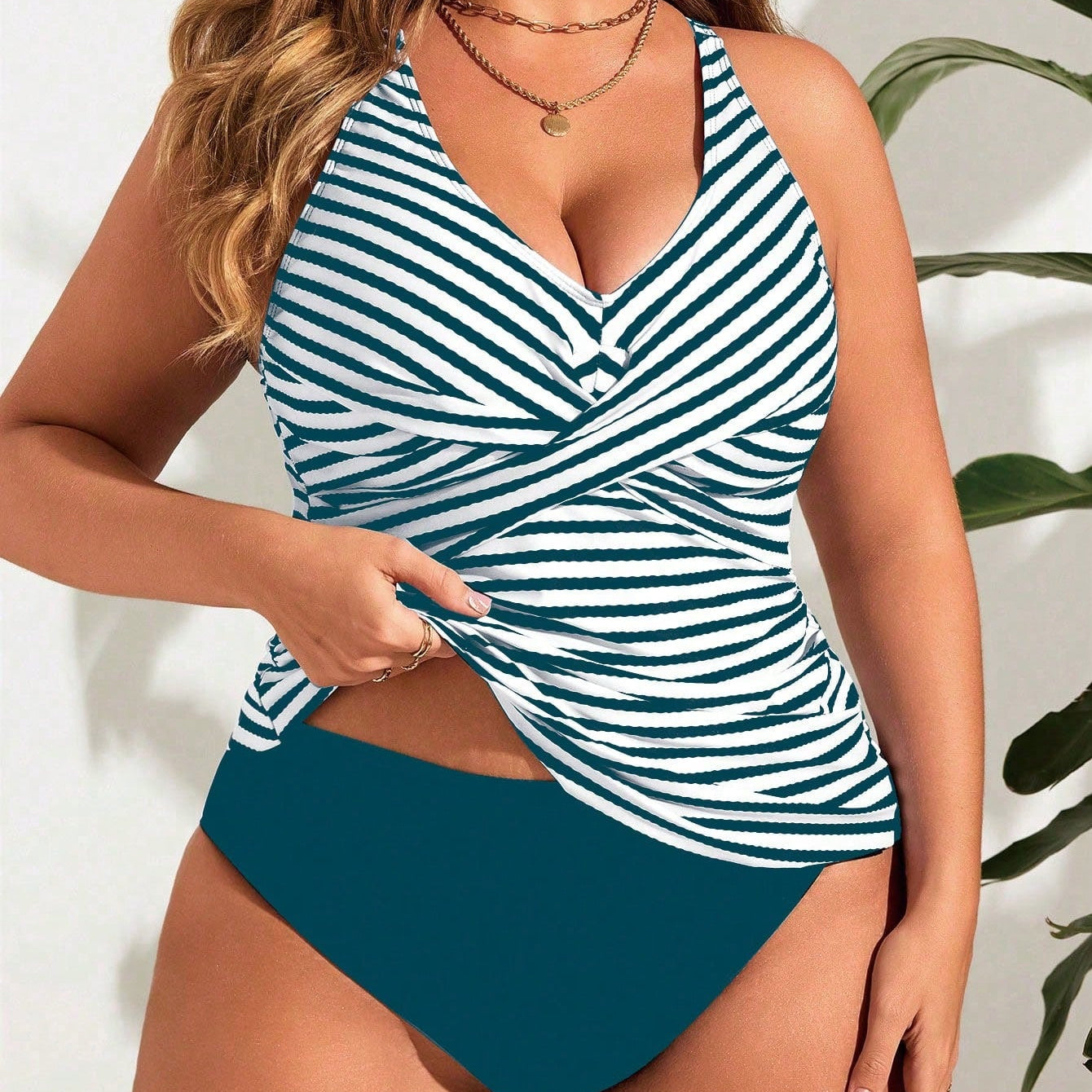 Tankini feminino listrado cintura alta Jady. Plus Size