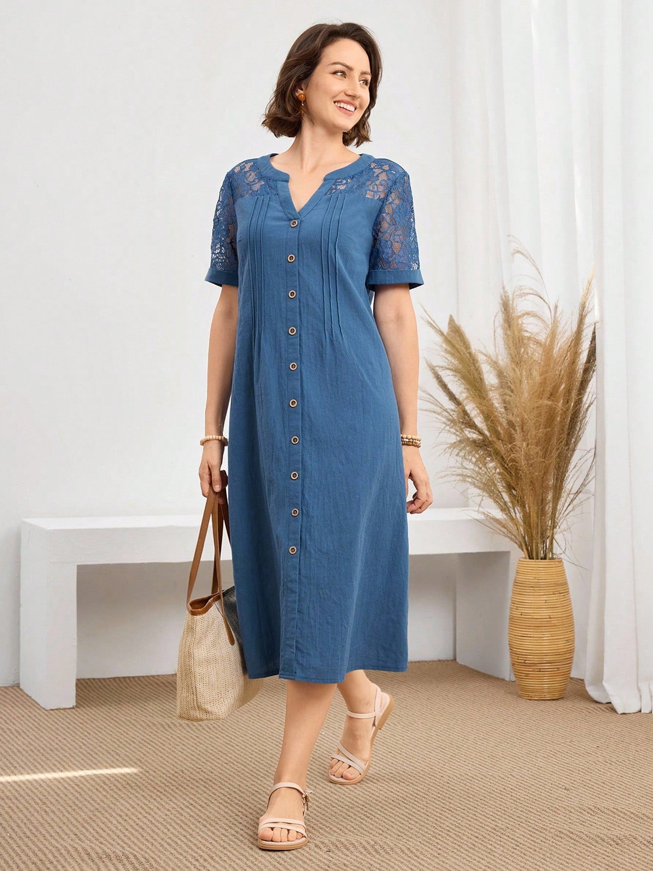 Vestido Feminino Decote em V em Renda - Gergia