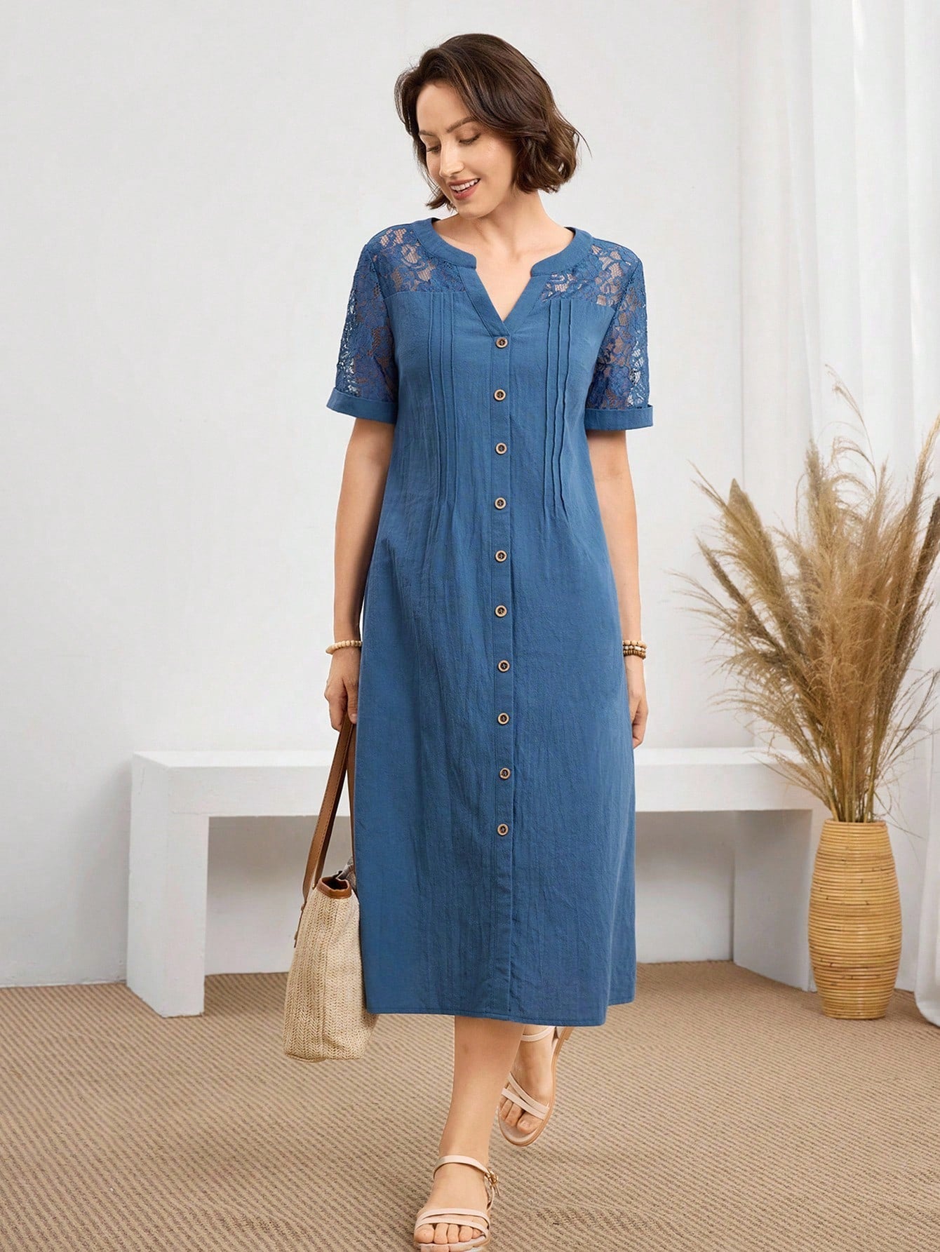 Vestido Feminino Decote em V em Renda - Gergia