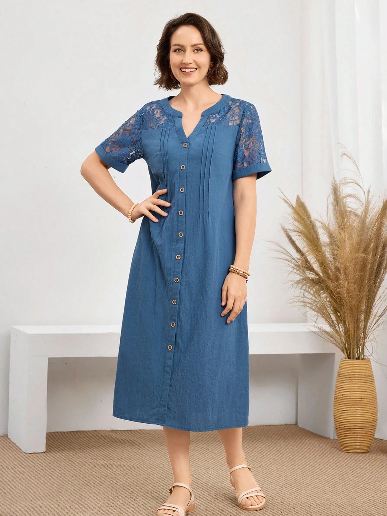 Vestido Feminino Decote em V em Renda - Gergia