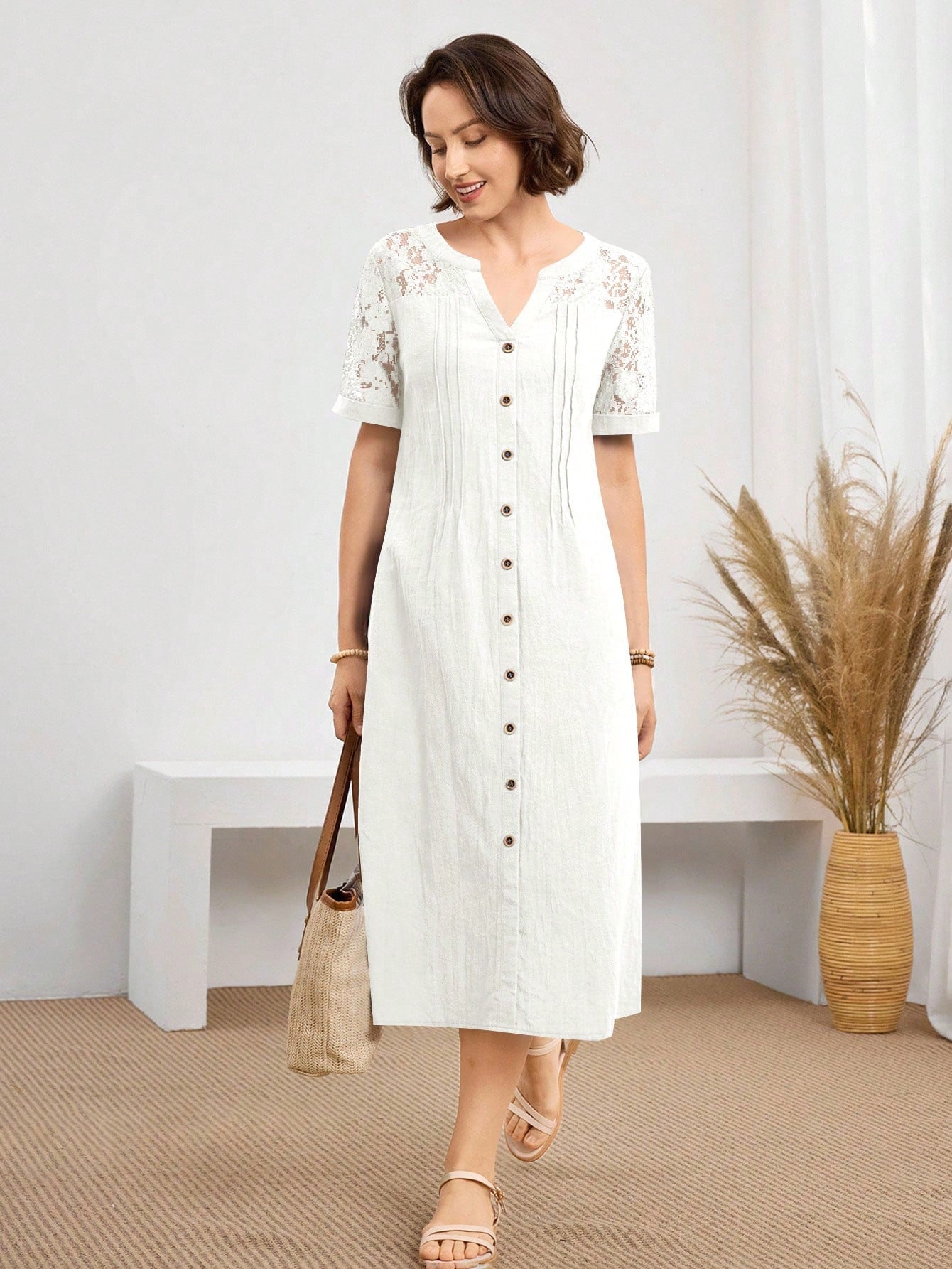 Vestido Feminino Decote em V em Renda - Gergia