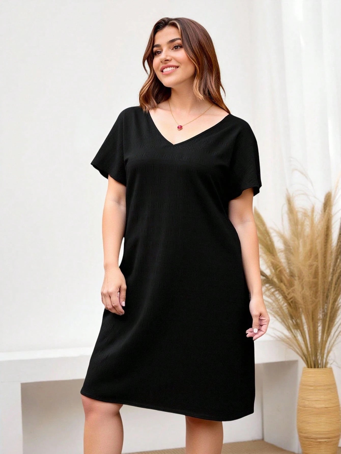 Vestido Feminino de Mangas Morcego - Essence. Plus Size