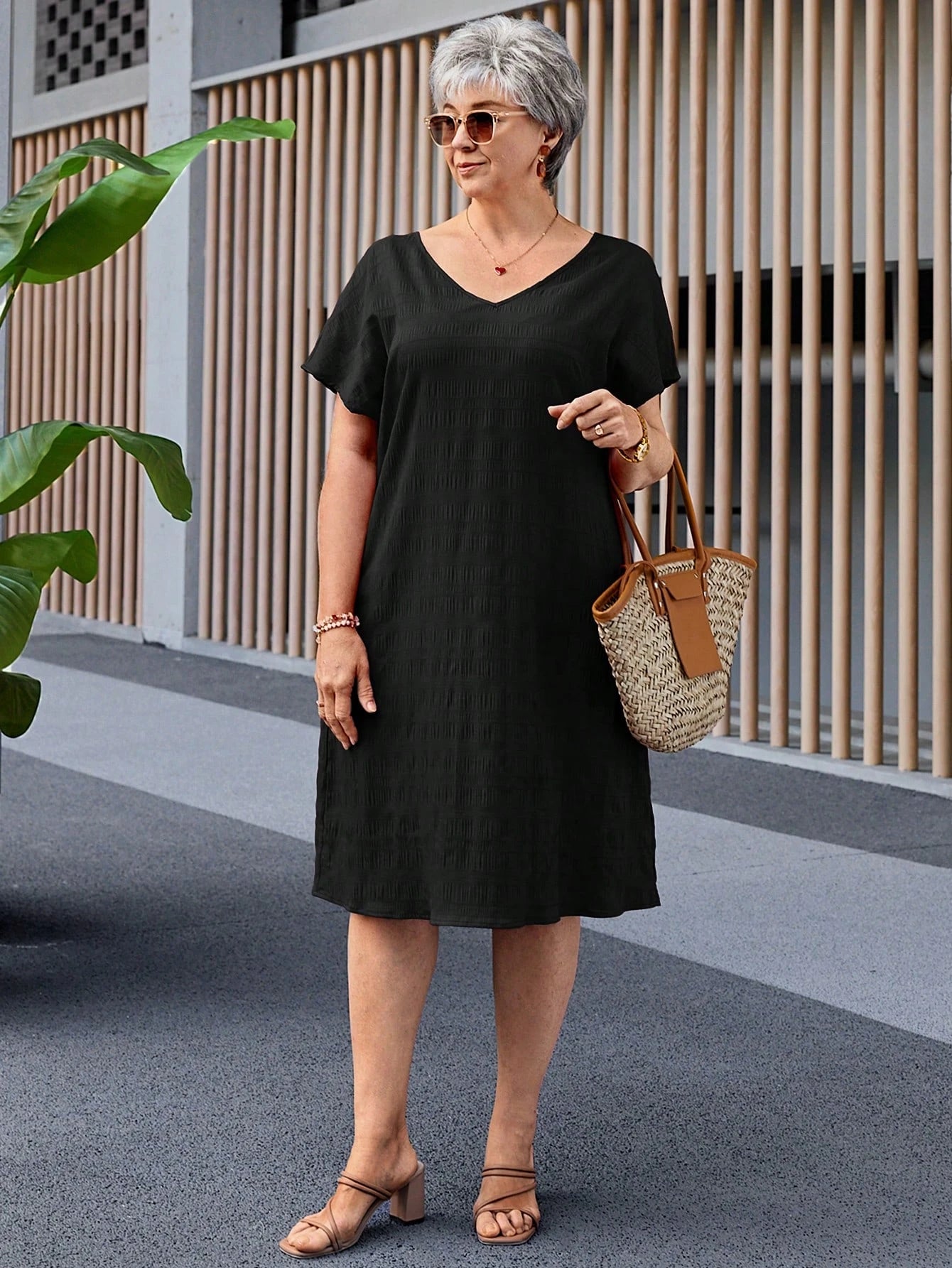 Vestido Feminino de Mangas Morcego - Essence. Plus Size