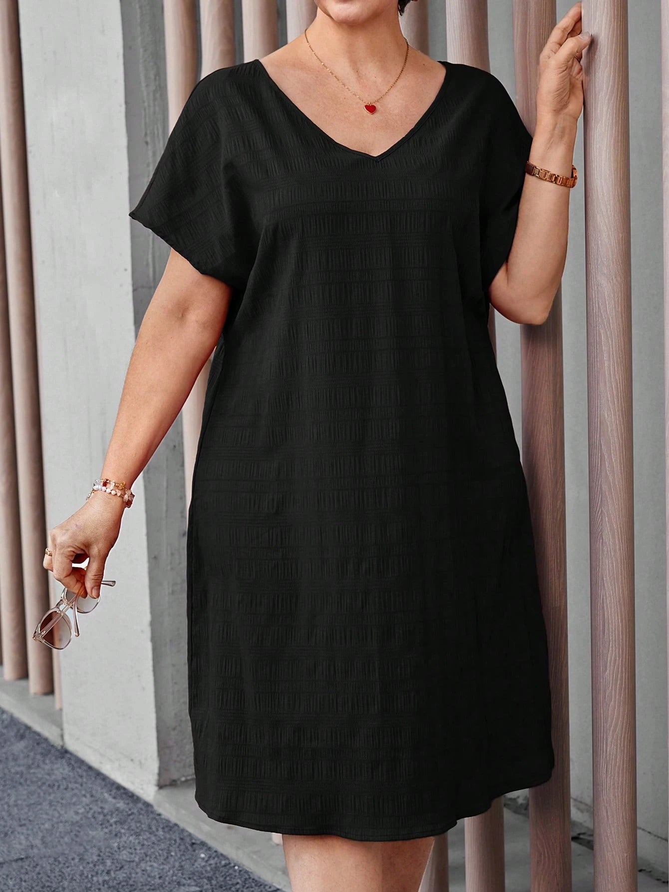 Vestido Feminino de Mangas Morcego - Essence. Plus Size