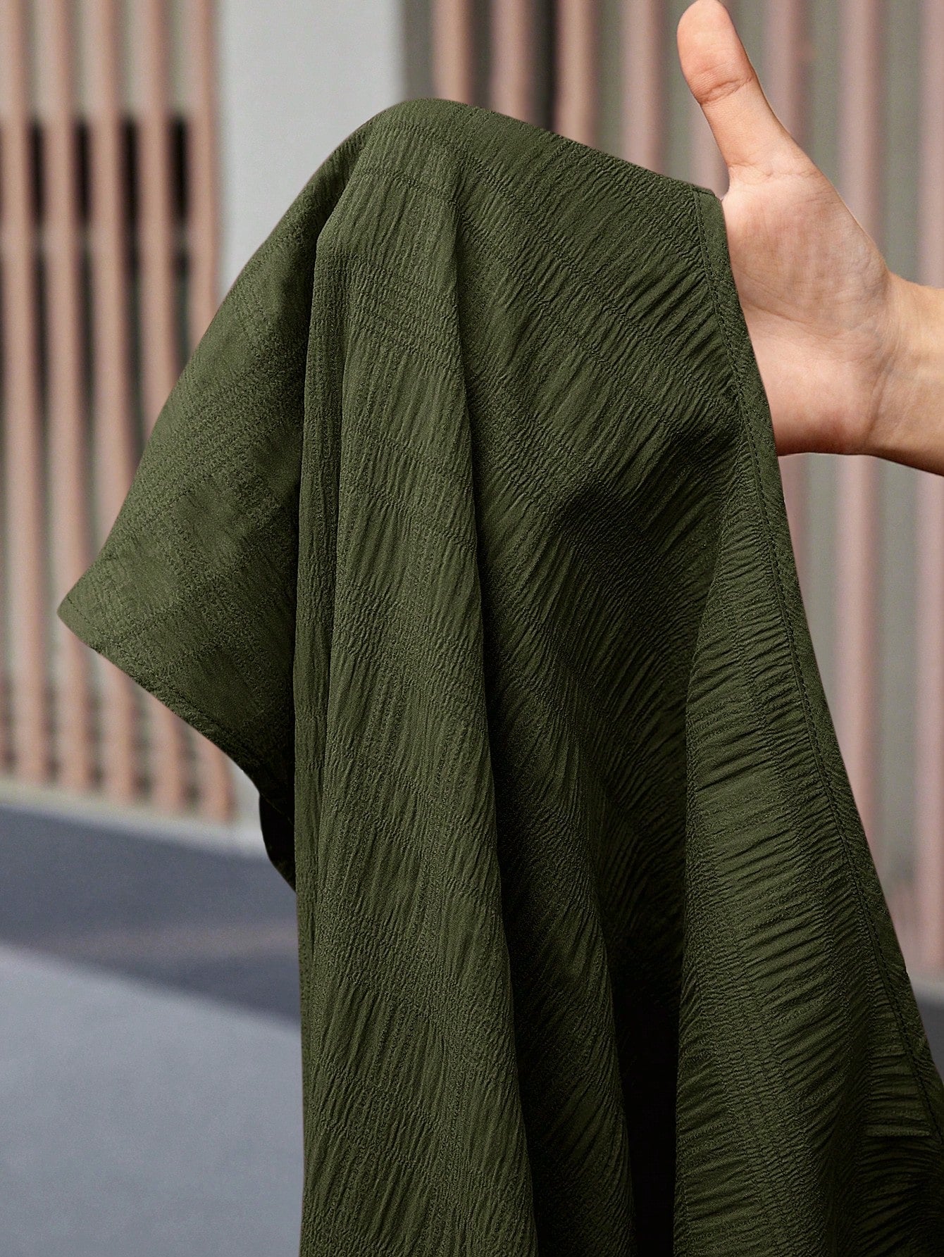 Vestido Feminino de Mangas Morcego - Essence. Plus Size