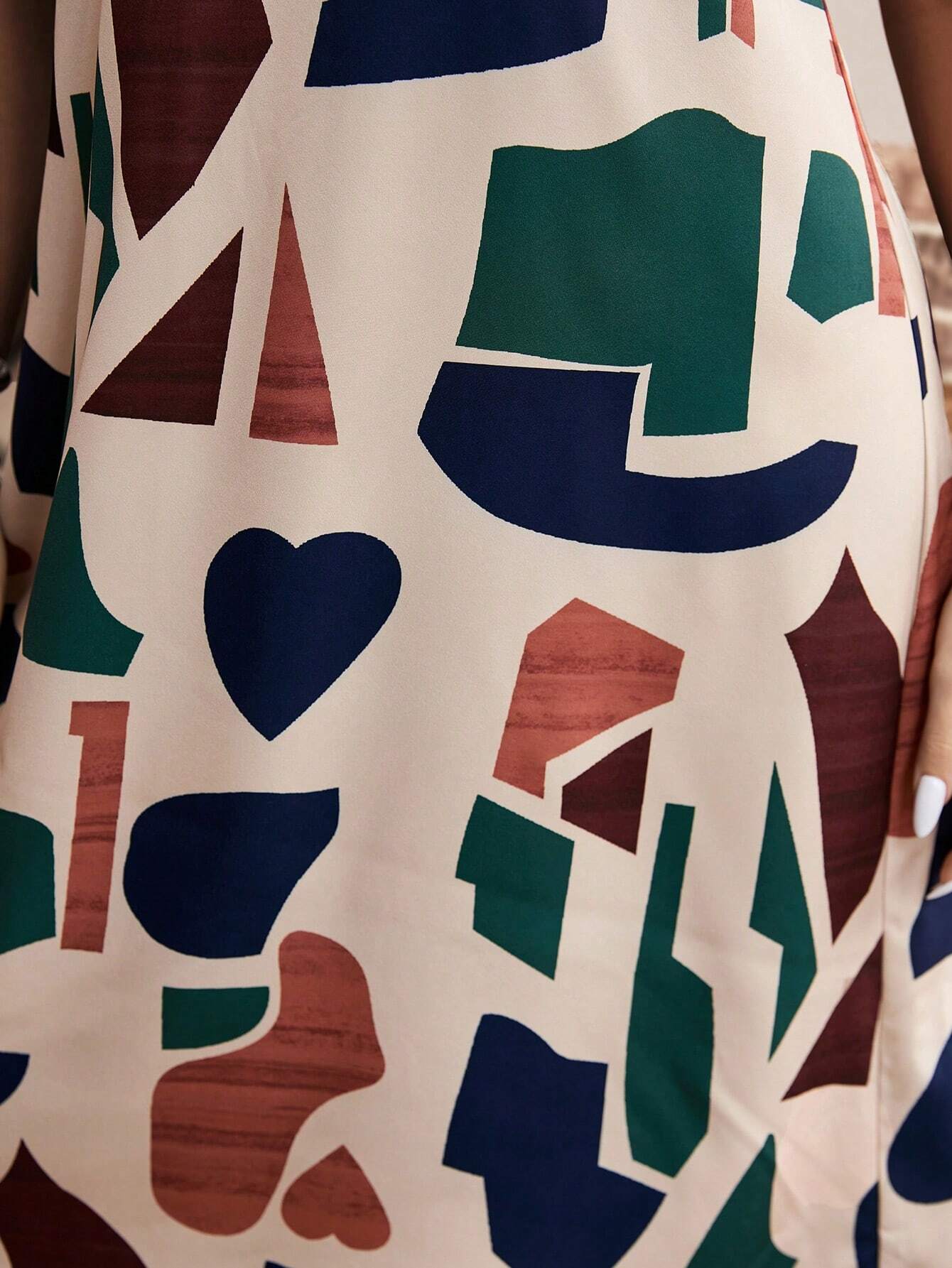 Vestido Feminino de Mangas Morcego - Essence. Plus Size