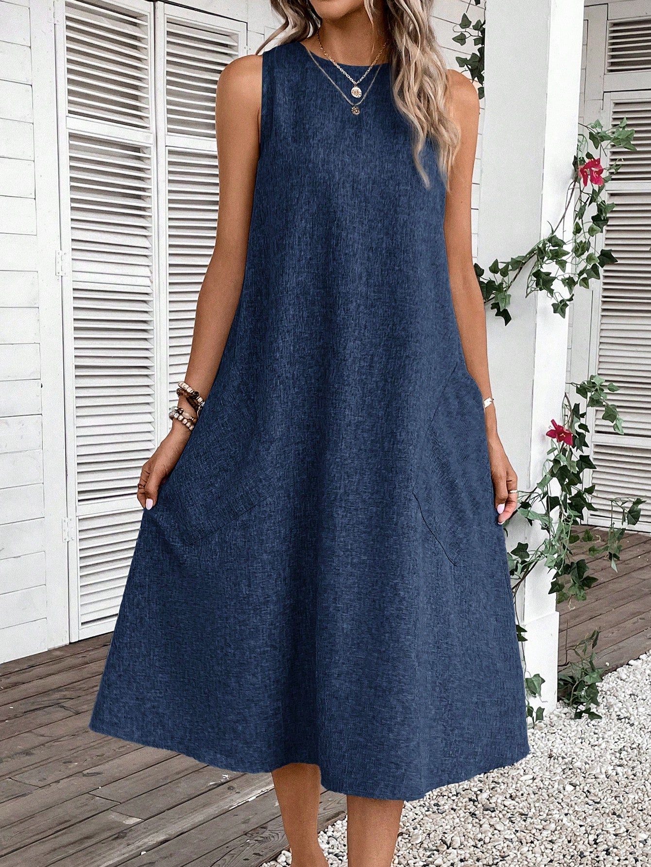 Vestido Feminino Sem Manga Emily.