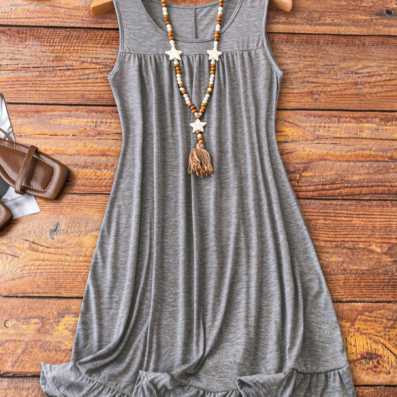 Vestido Feminino confortável plissado sem mangas Plus Size Suzi.