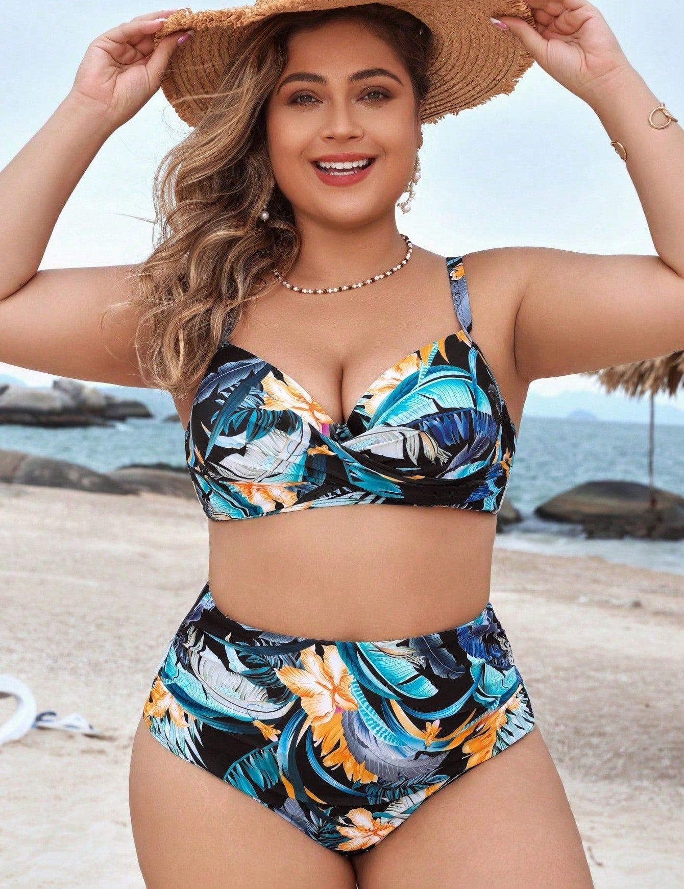 Biquini Feminino Cintura Alta con Push Up Maitê. Plus Size.